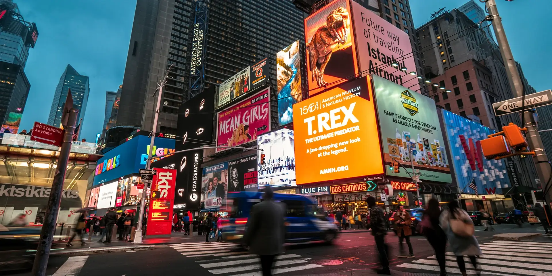 dooh білборди в центрі міста dooh білборди в центрі міста